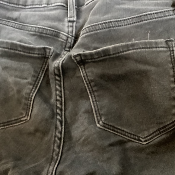 Old navy black skinny jeans - Picture 3 of 3